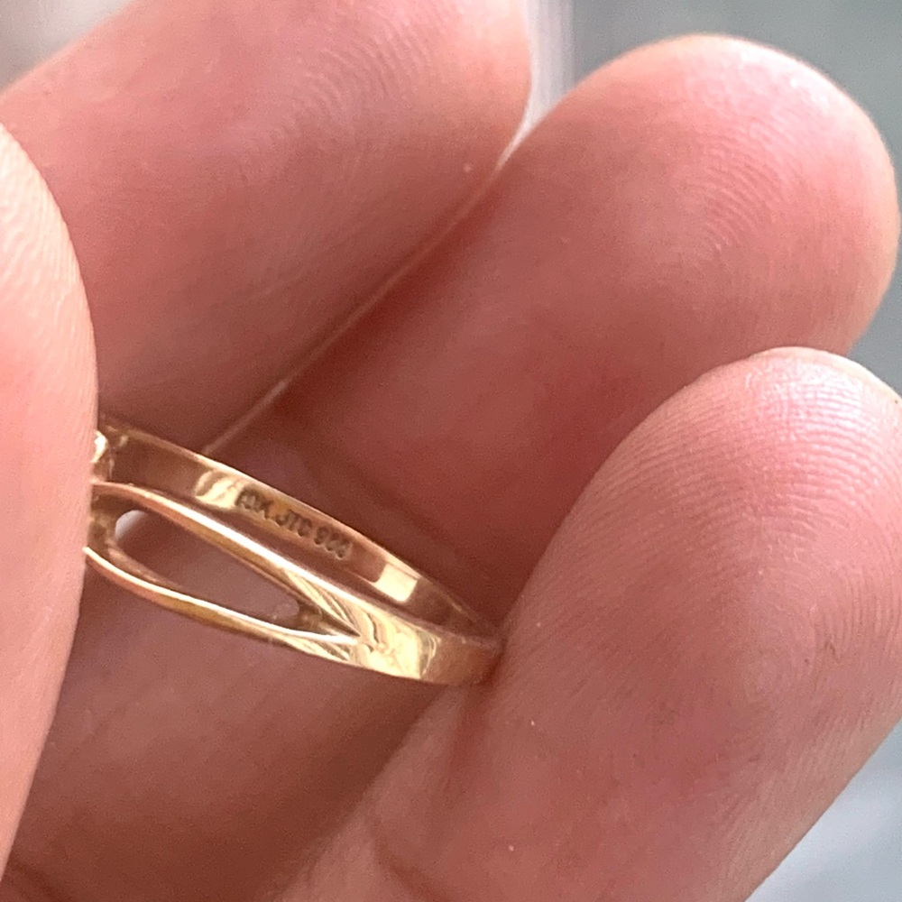 10k Gold Flower Shaped Ring - Picture 3 of 8